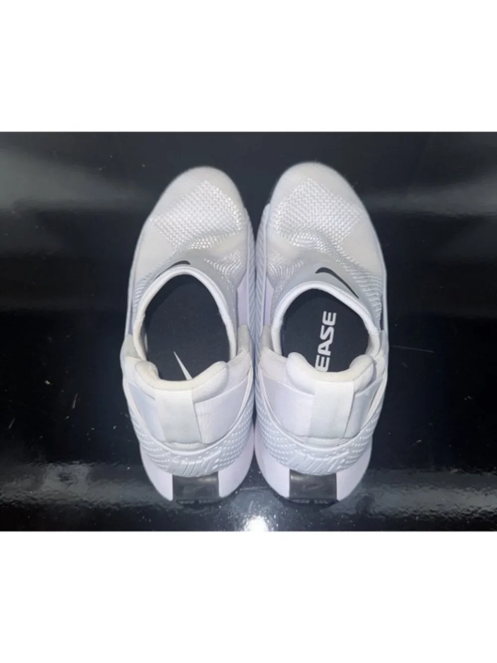 Nike Go FlyEase Womens Athletic Easy On/Off Shoes Sneakers Size 5.5 White Black
